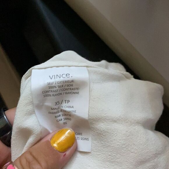 🍄 VINCE 100% Silk Sheer White Blouse Tank Top - Picture 9 of 9